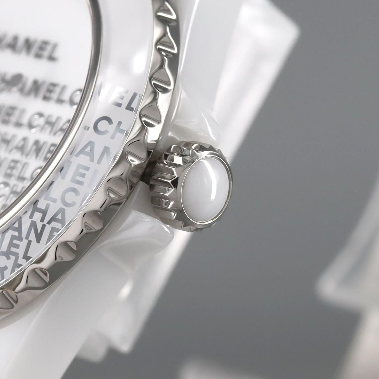 Chanel Wanted de 33 mm Ceramic Quartz Watch — view 4
