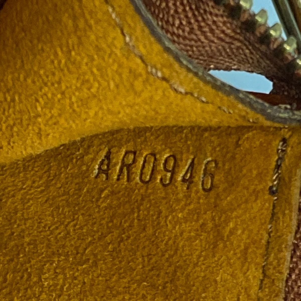 Louis Vuitton Handbag Epi Pochette 24 Cipango Gold Leather — view 9