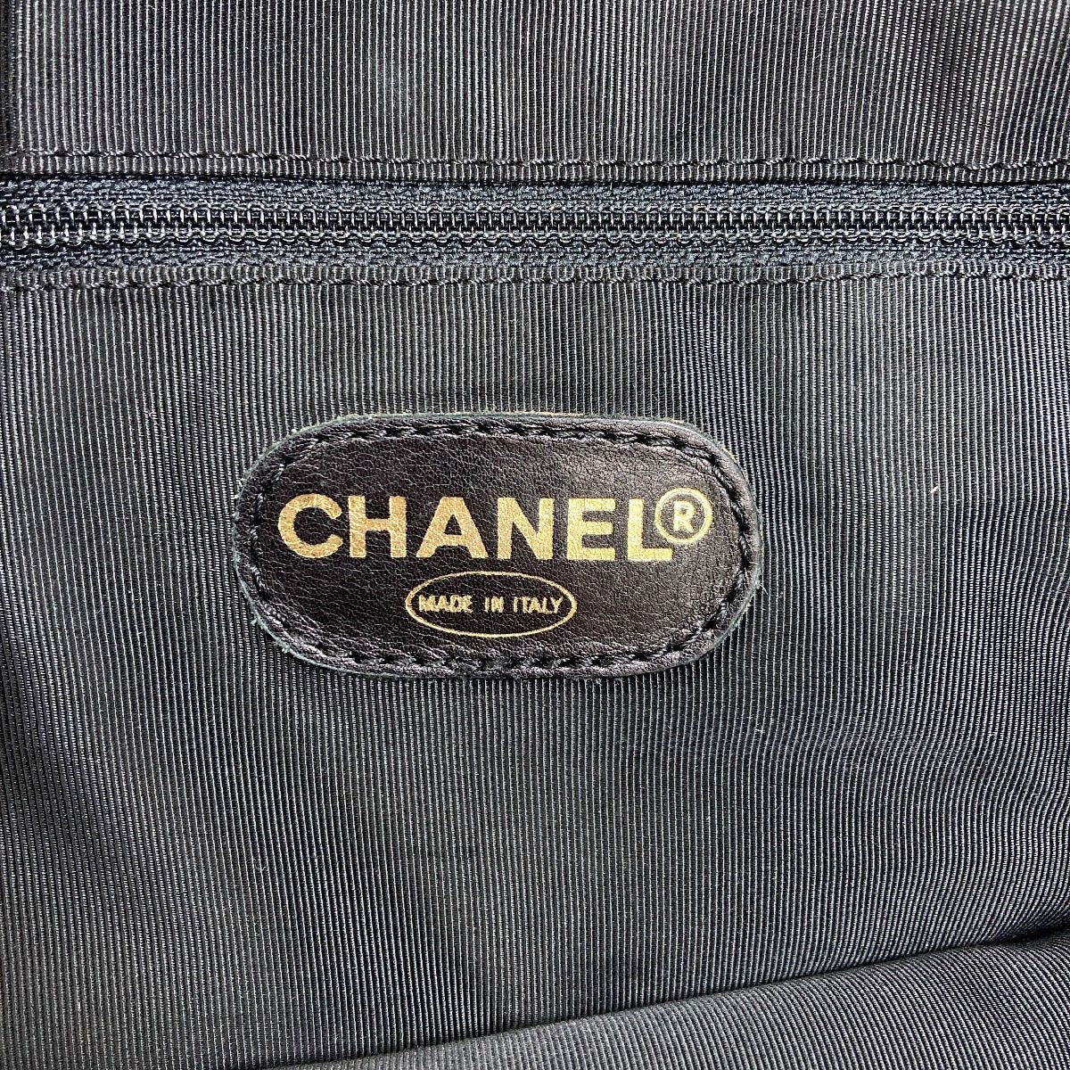 Chanel CC Logo Gold Tote Suede — view 6
