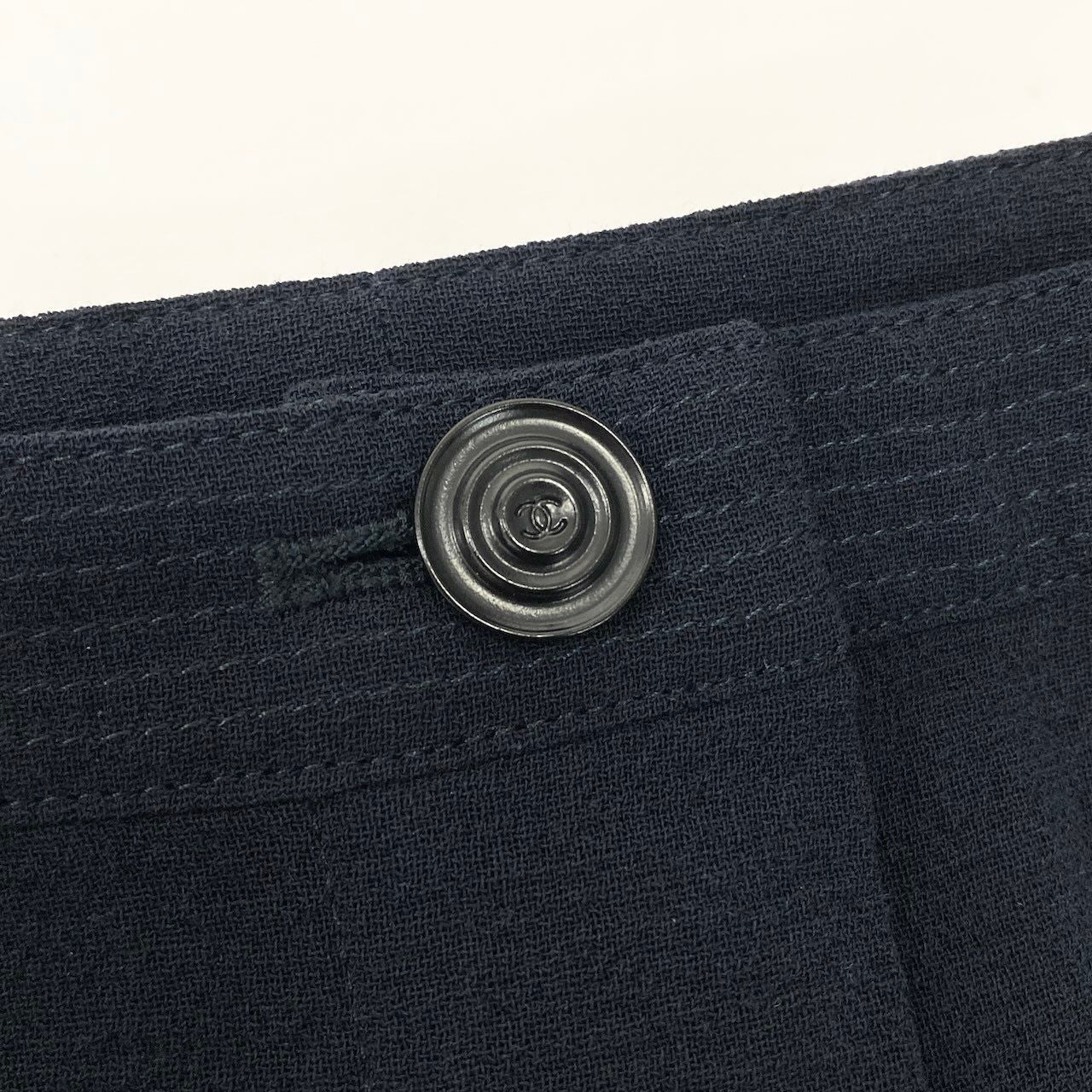 Chanel Boutique Front Button a Line Skirt Calf Length CC Logo 38 Navy Wool — view 8