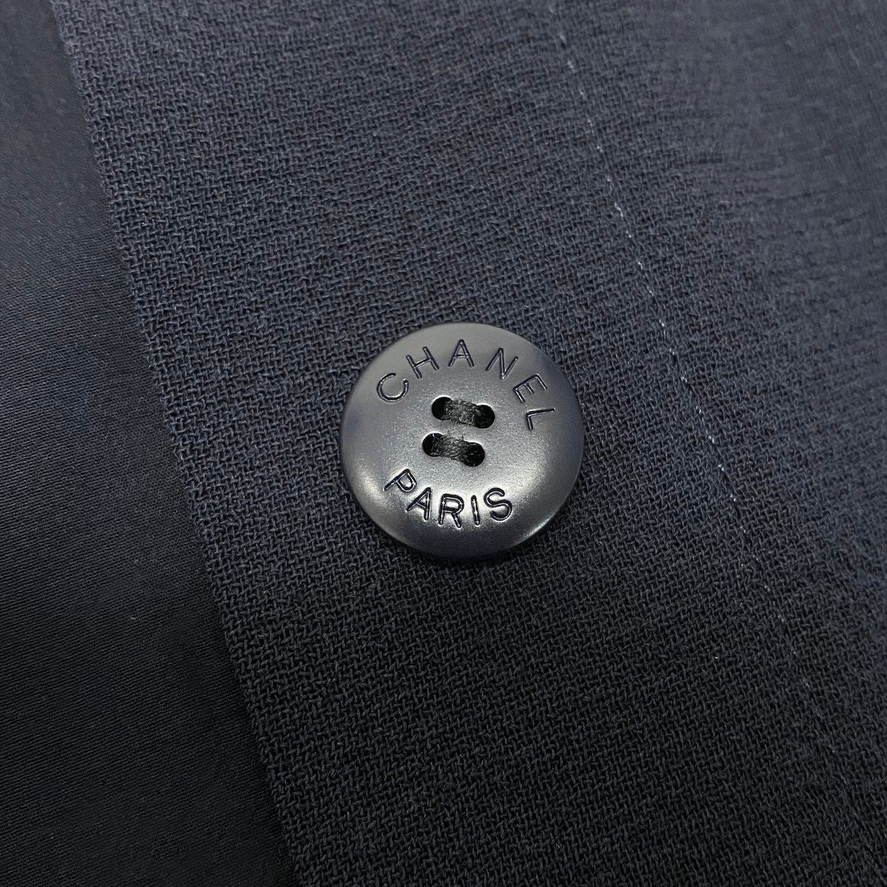 Chanel Boutique Front Button a Line Skirt Calf Length CC Logo 38 Navy Wool — view 9