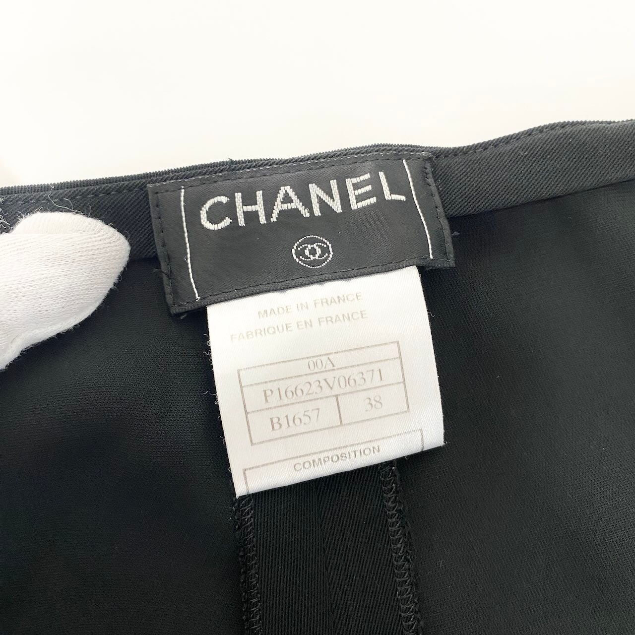 Chanel High Waist Relaxed Pants CC Logo 38 Black Polyester — view 7