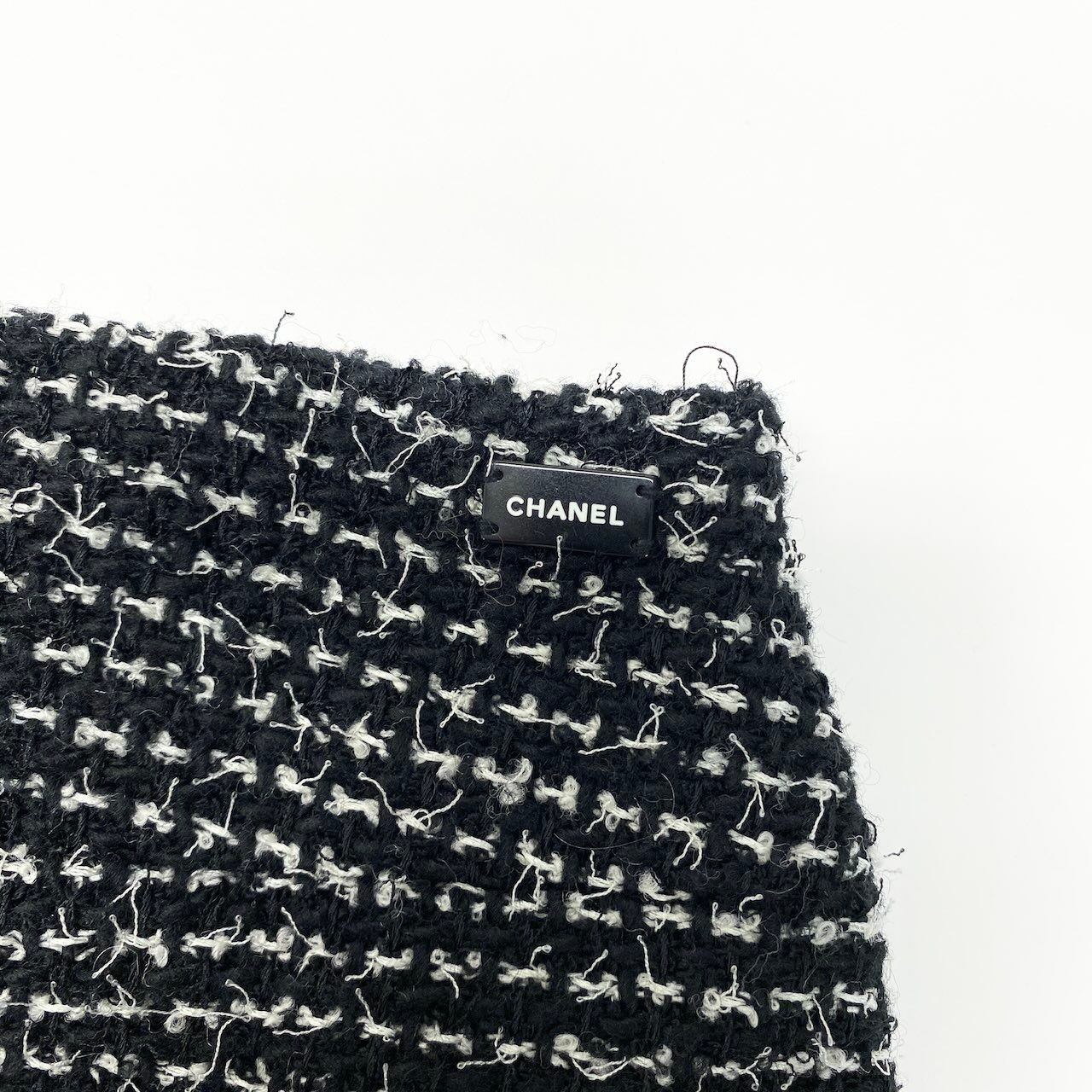 Chanel Tweed Skirt Knee Length Logo Plate 36 Black White — view 6