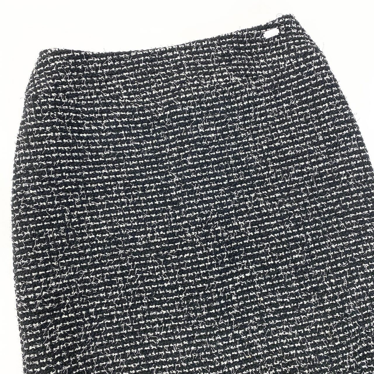 Chanel Tweed Skirt Knee Length Logo Plate 36 Black White — view 4