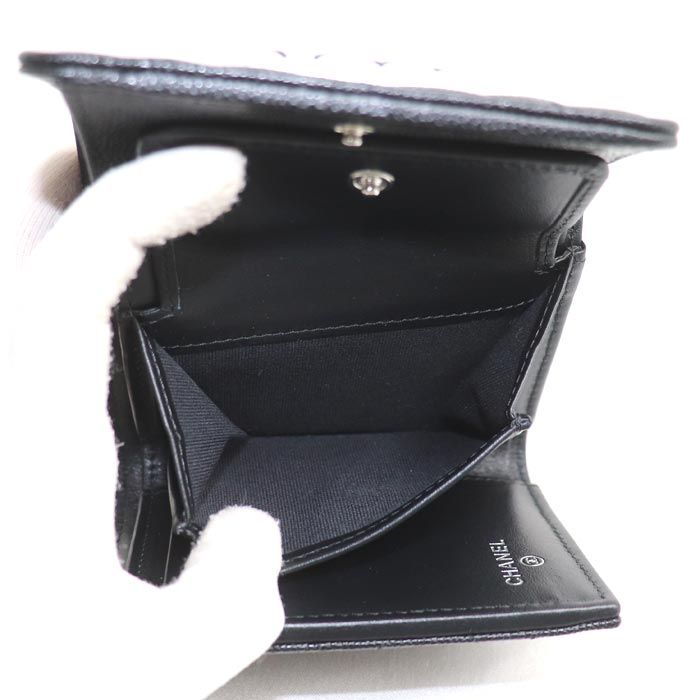 Chanel 19 Small Flap Wallet Trifold — view 5