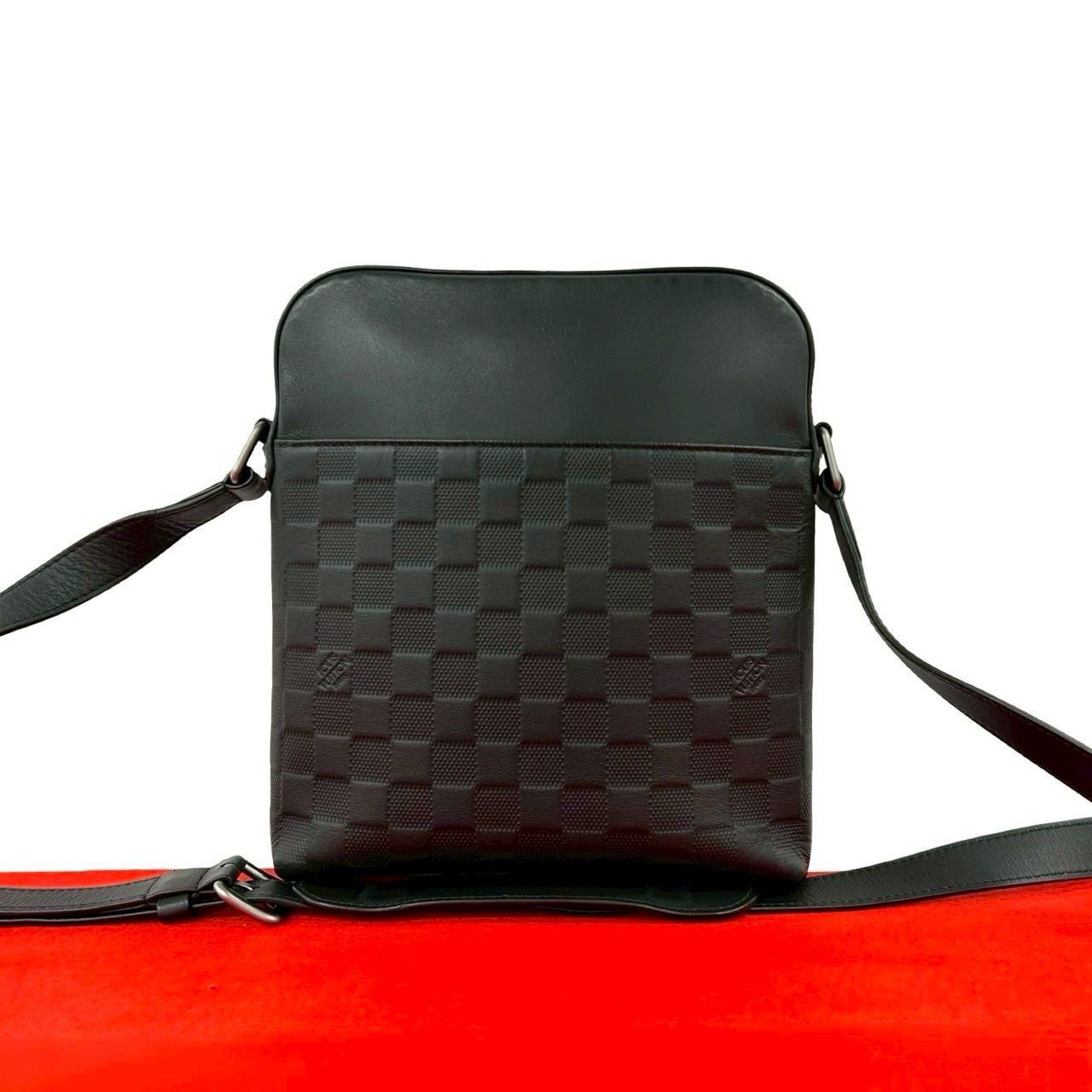Louis Vuitton District Damier Infini Leather Shoulder Bag Pochette Black