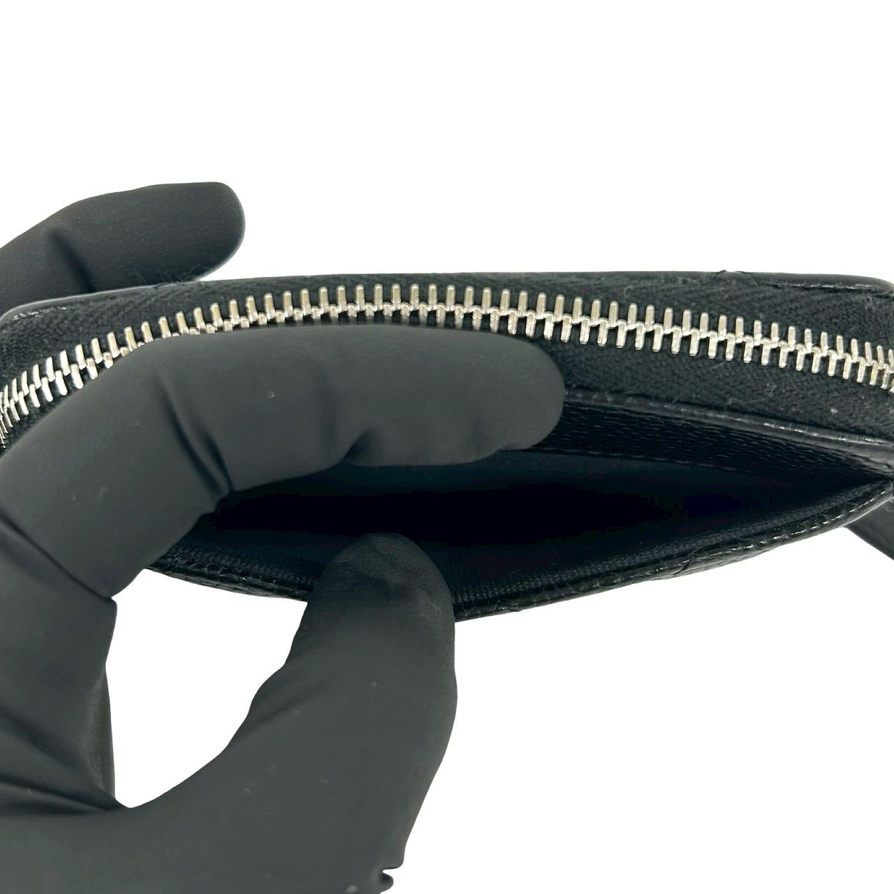 Chanel With Quilted CC Logo Caviar Leather Coin Purse Black — view 9