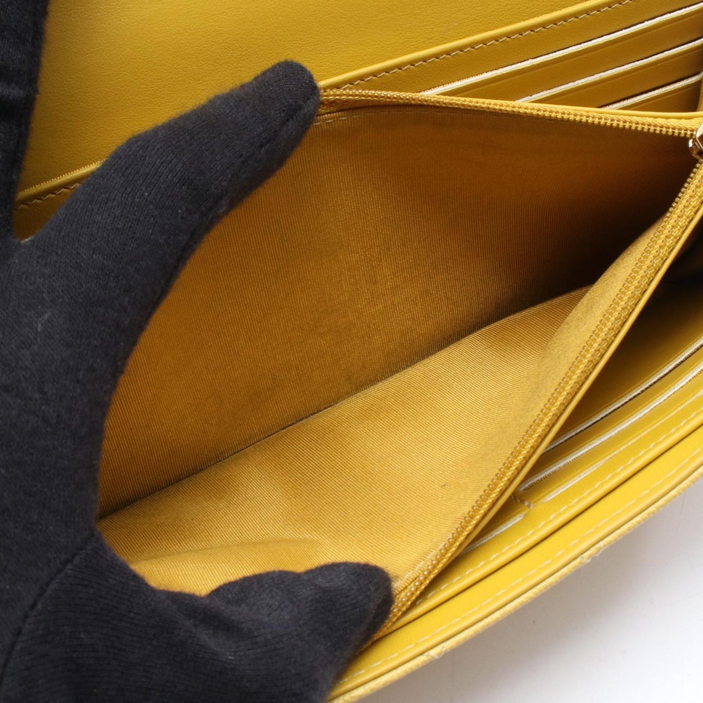 Chanel Bifold Wallet CC Filigree Yellow Caviar Leather CC Quilted Zip — view 4