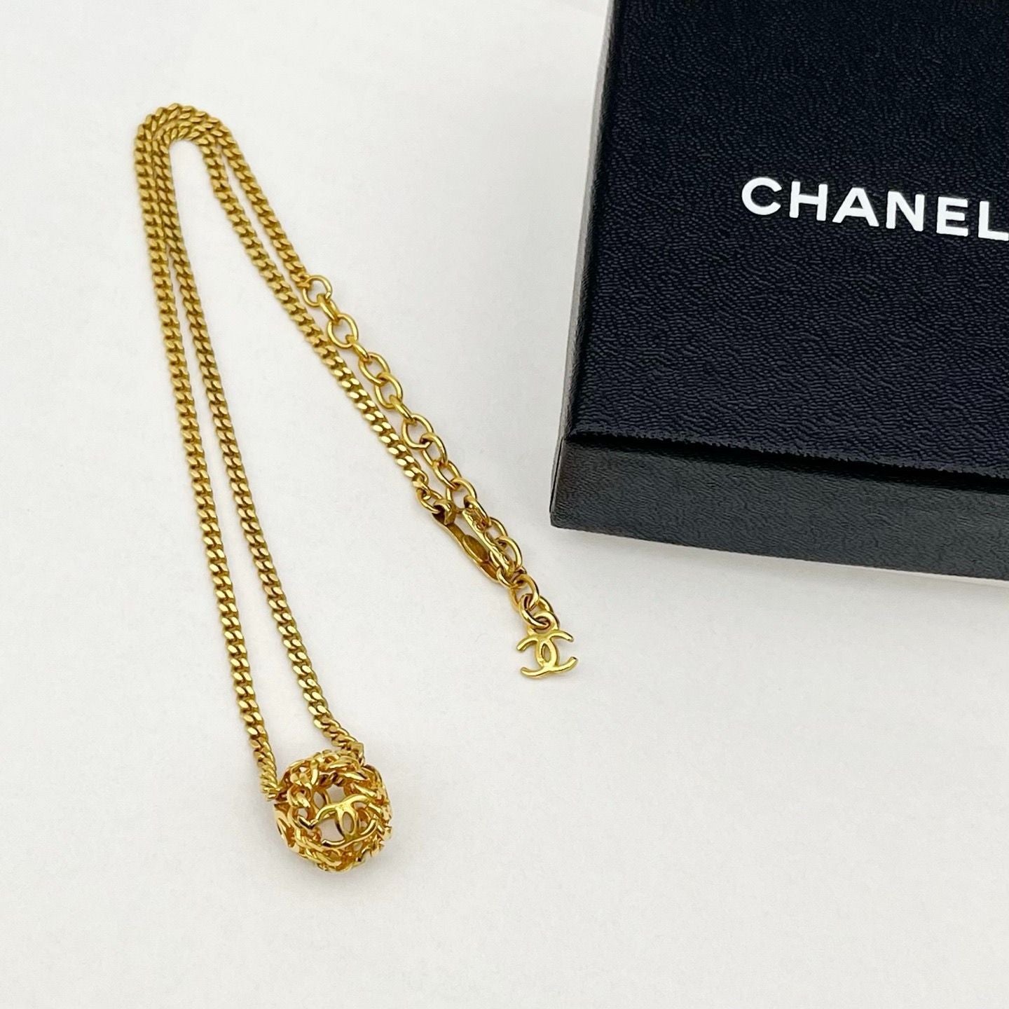 Chanel Necklace CC Logo Icon Ball Box Gold — view 3