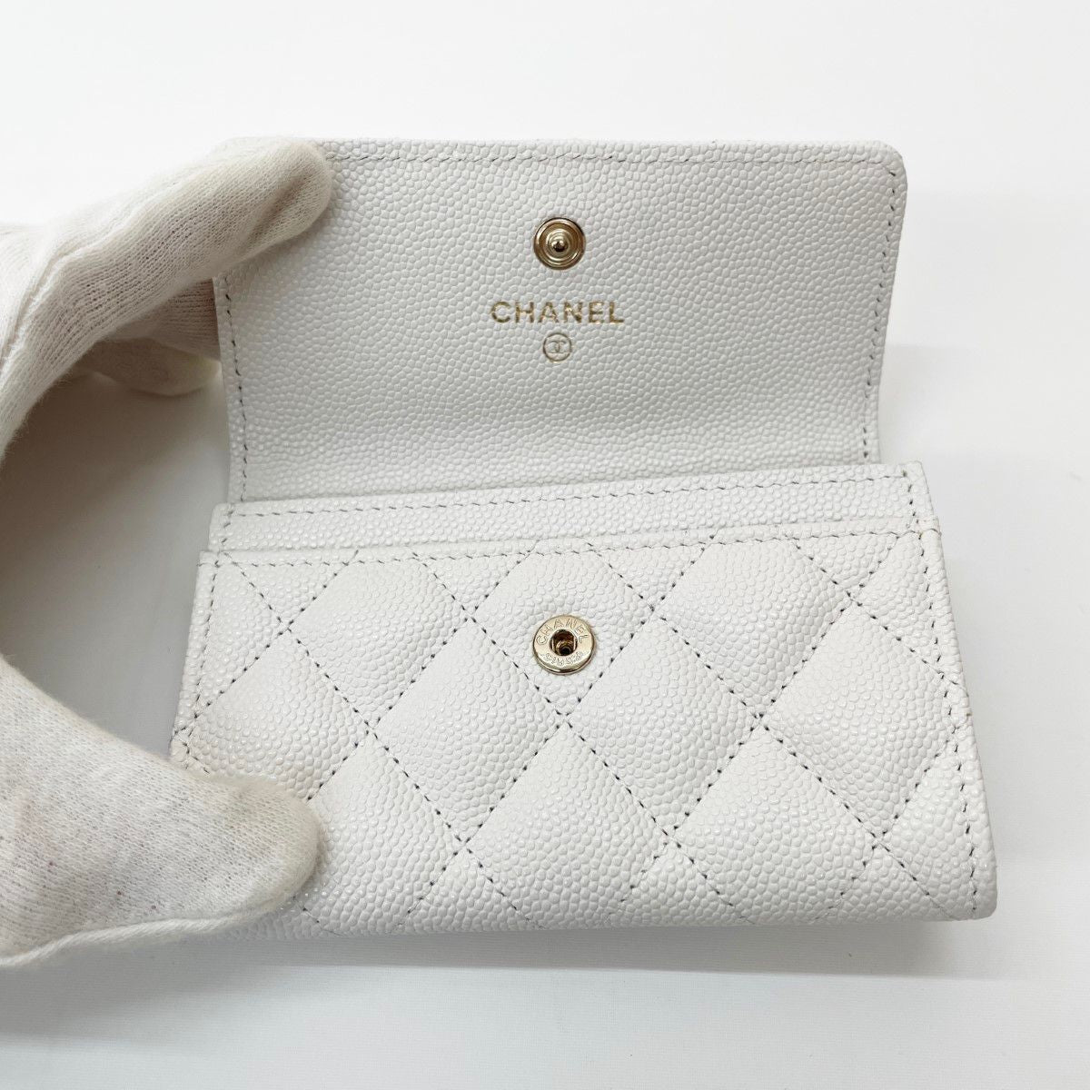 Chanel Wallet Coin Case CC Logo Small Flap Caviar Leather White — view 4