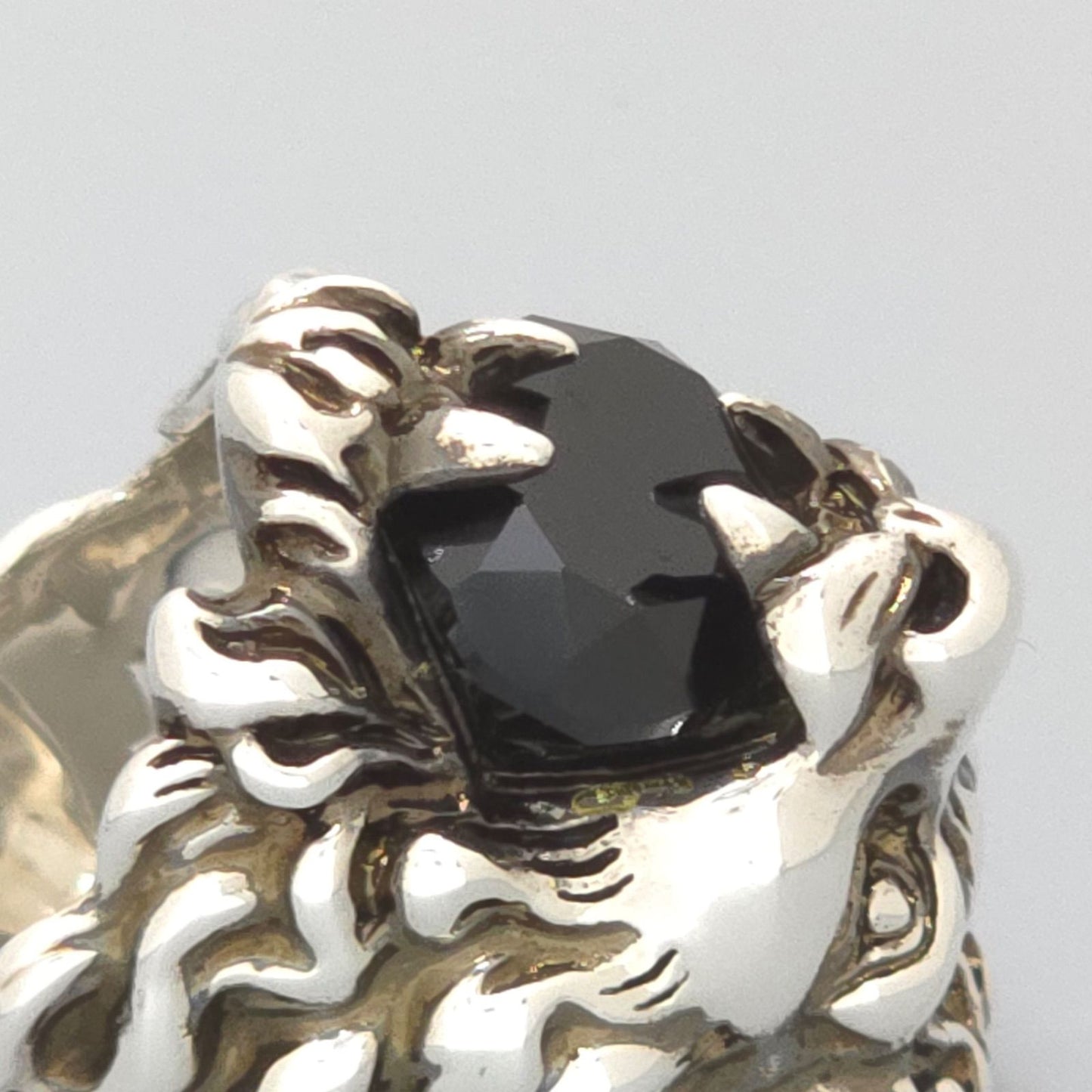 Gucci Crystal Lion Head Ring Black Aging Finish Metal — view 7