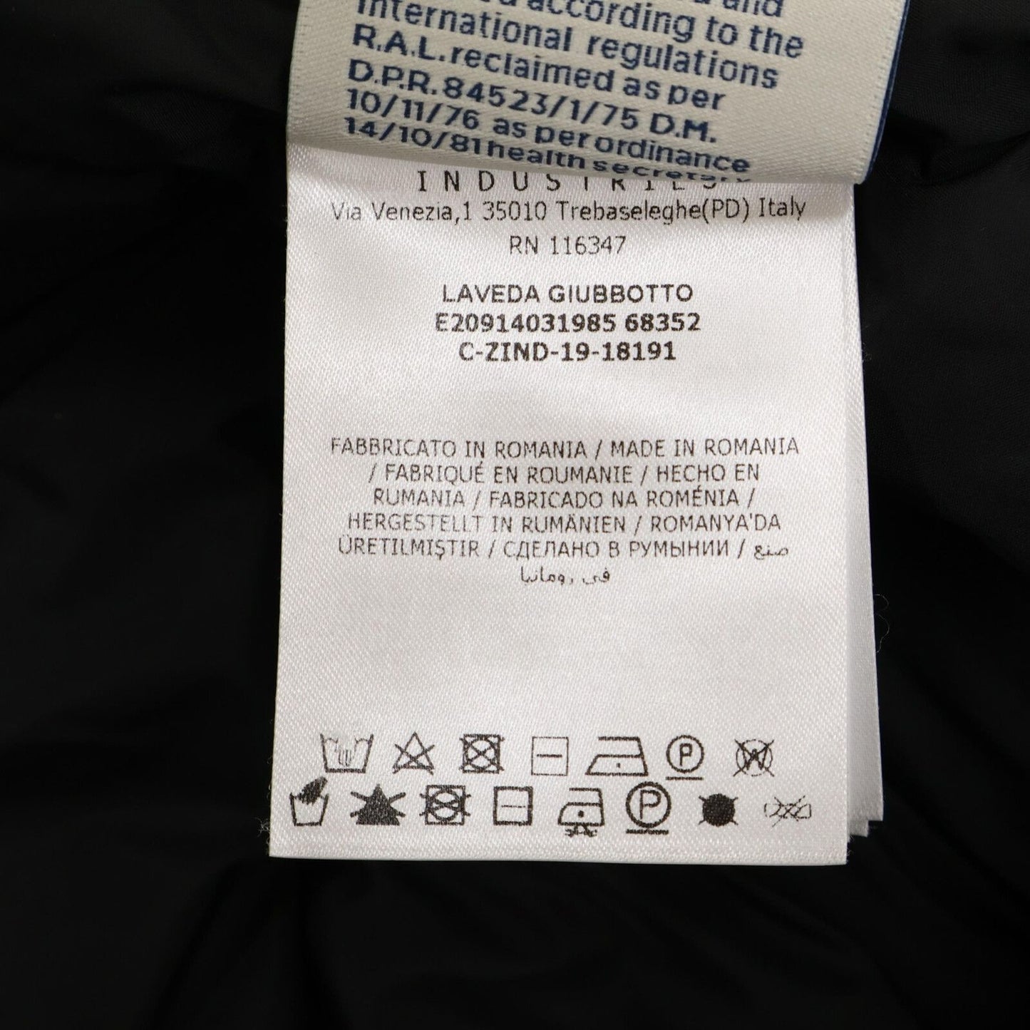 Moncler Laveda Logo Patch Down Jacket — view 7