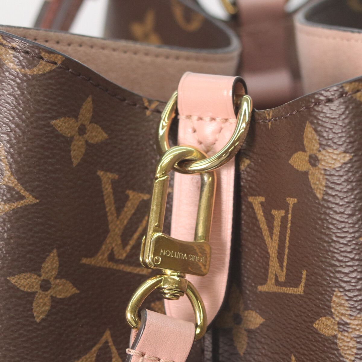 Louis Vuitton Monogram Rose Poodle Neo Noe MM Bucket Bag — view 8