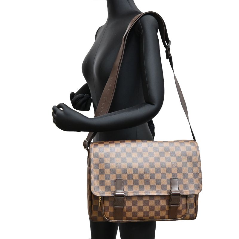 Louis Vuitton Shoulder Bag — view 9