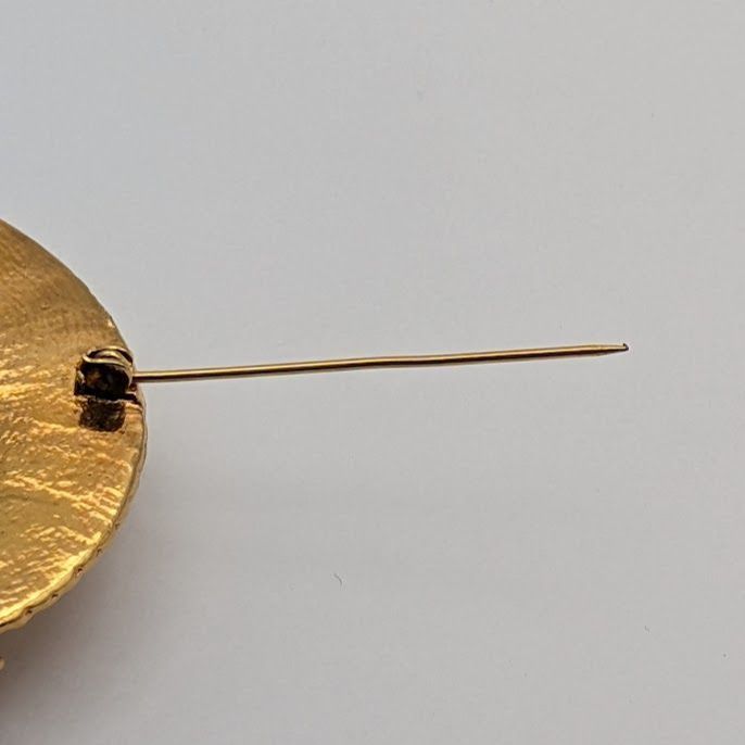 Chanel Brooch Straw Hat Gold First Era Vintage — view 7