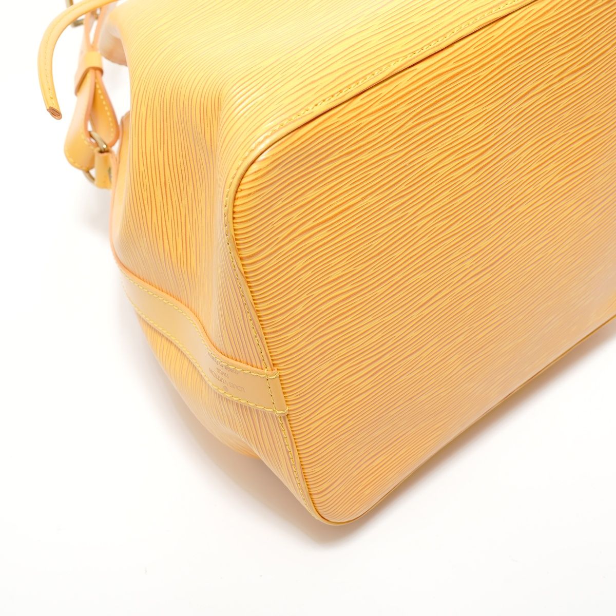 Louis Vuitton Shoulder Bag Epi Petit Noe Black — view 5