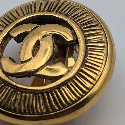 Chanel Earrings CC Logo Round Circle Gold First Era Vintage Single — view 2