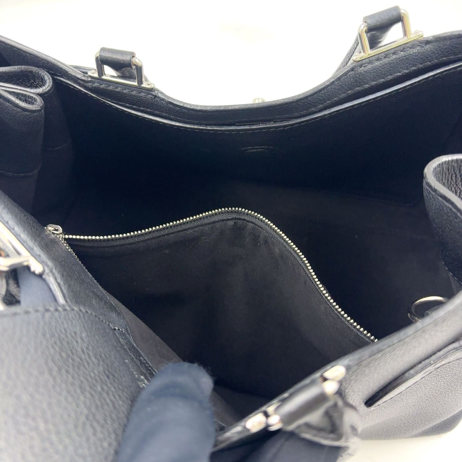 Louis Vuitton Lockme Leather Black Handbag Silver — view 7
