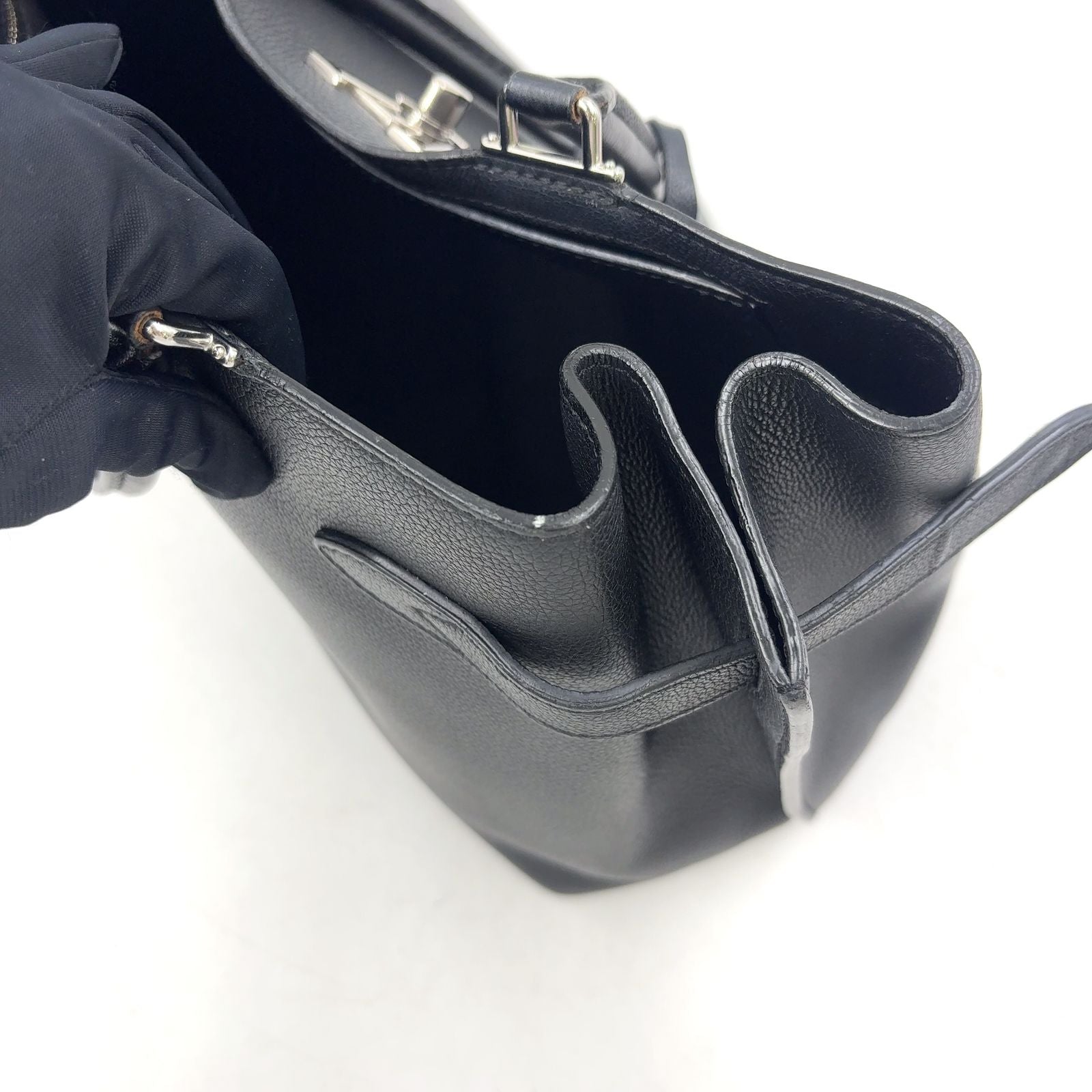 Louis Vuitton Lockme Leather Black Handbag Silver — view 8