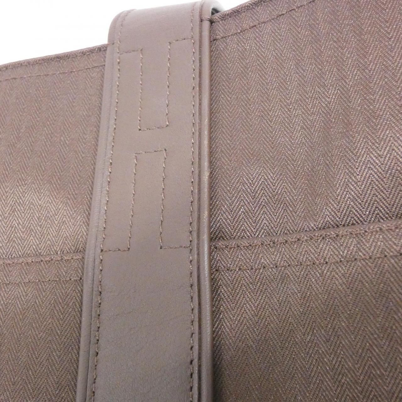 Hermes Acapulco MM Bag — view 6