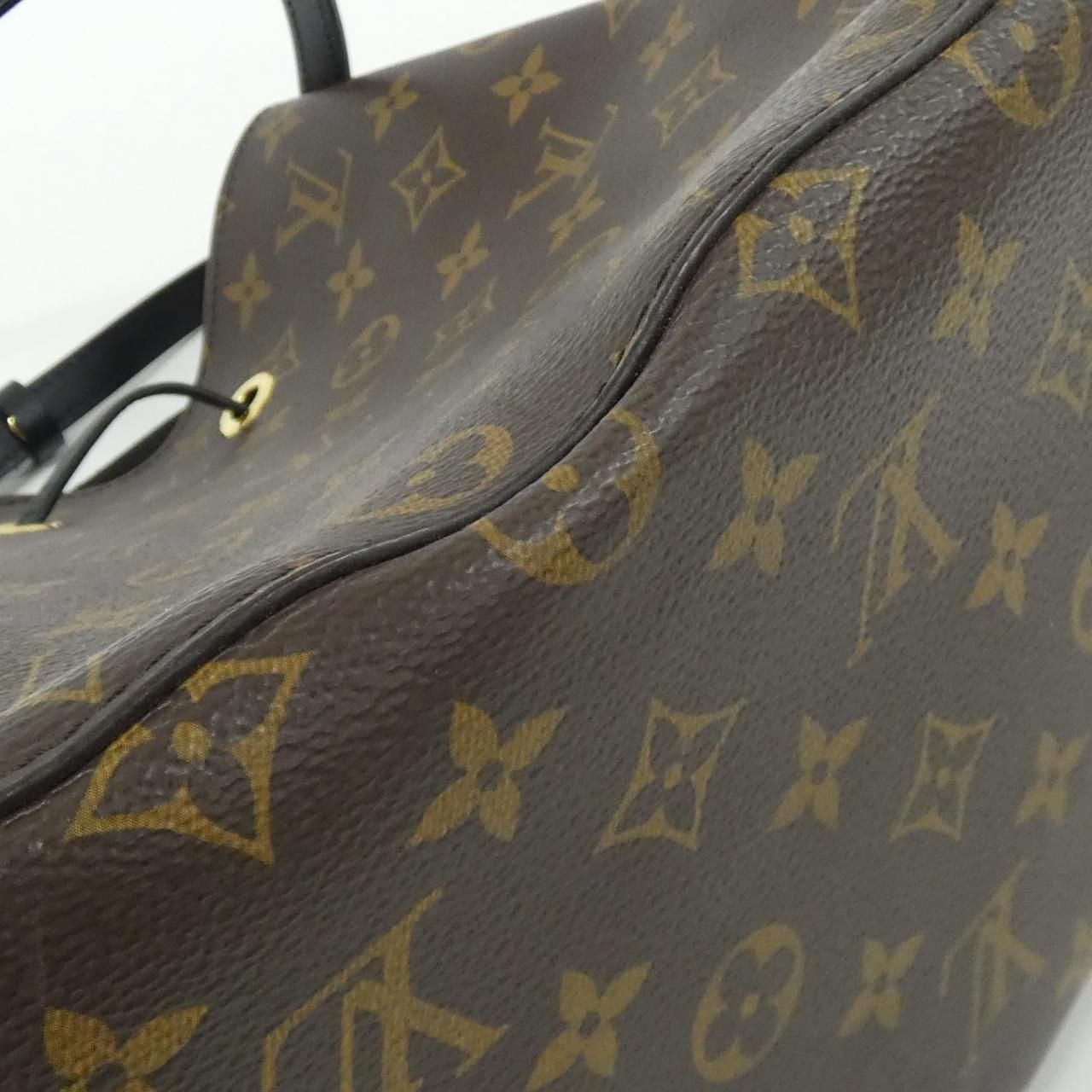 Louis Vuitton Monogram Neo Noe MM Shoulder Bag — view 5