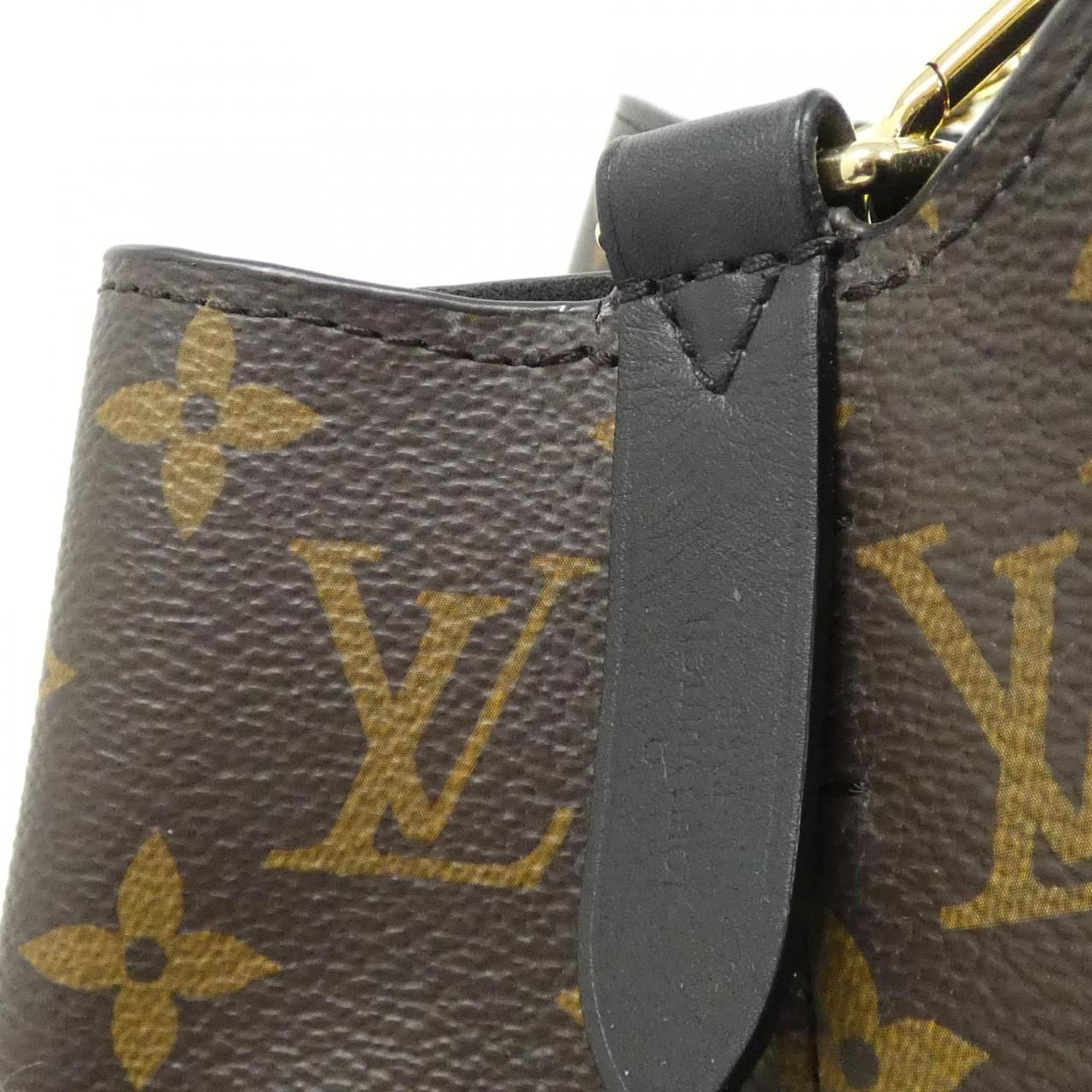 Louis Vuitton Monogram Neo Noe MM Shoulder Bag — view 7