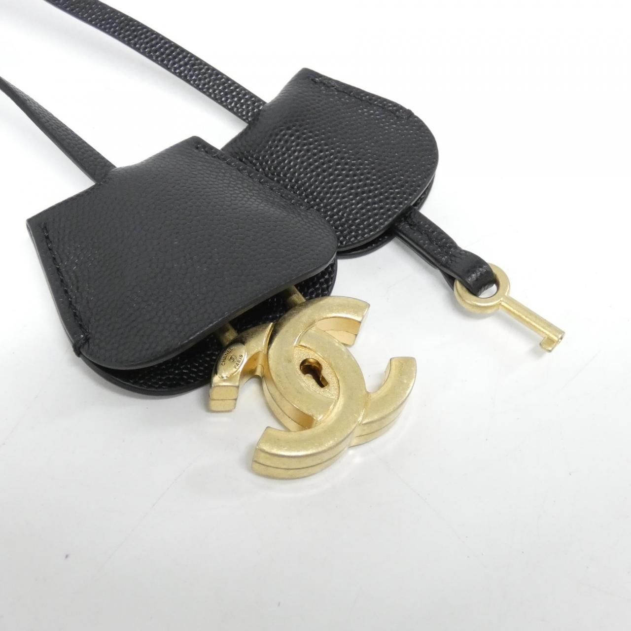 Chanel Bag Handbag Black — view 4