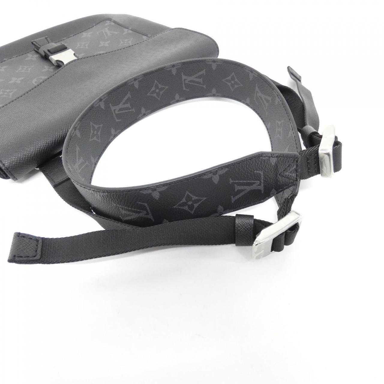 Louis Vuitton Taiga Llama Flap Messenger Shoulder Bag — view 5