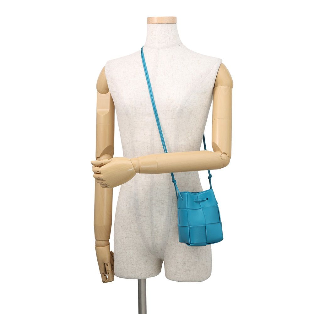 Bottega Veneta Shoulder Bag Intrecciato Mini Cassette Bucket Lambskin — view 4