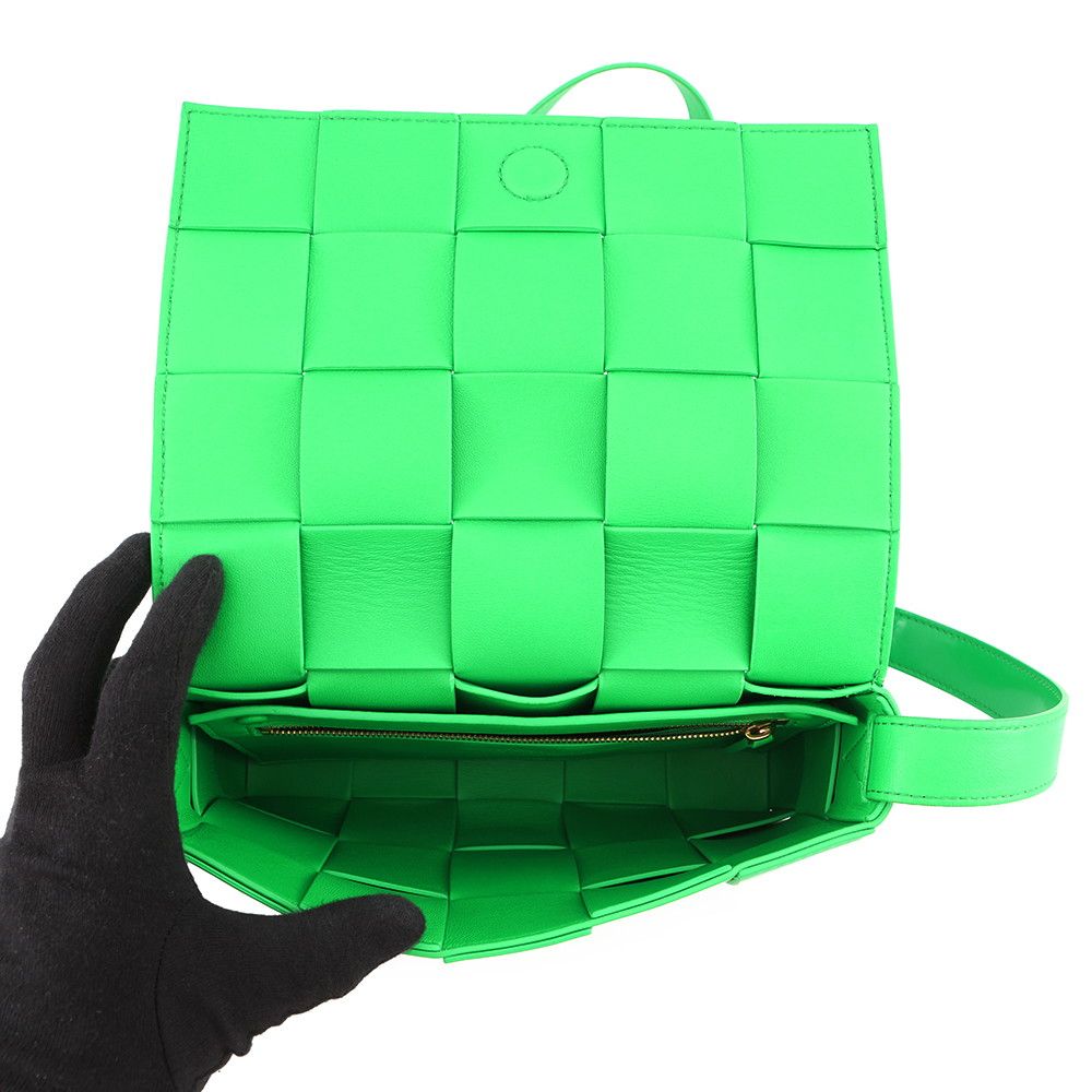 Bottega Veneta Shoulder Bag Maxi Intrecciato Cassette Green — view 6