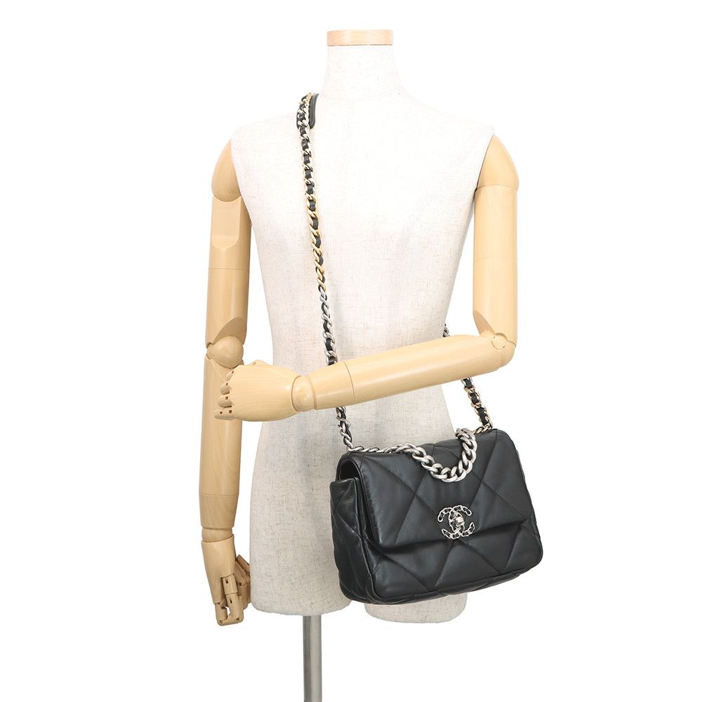 Chanel Chain Shoulder Bag 19 CC Logo Shiny Lambskin Black — view 4