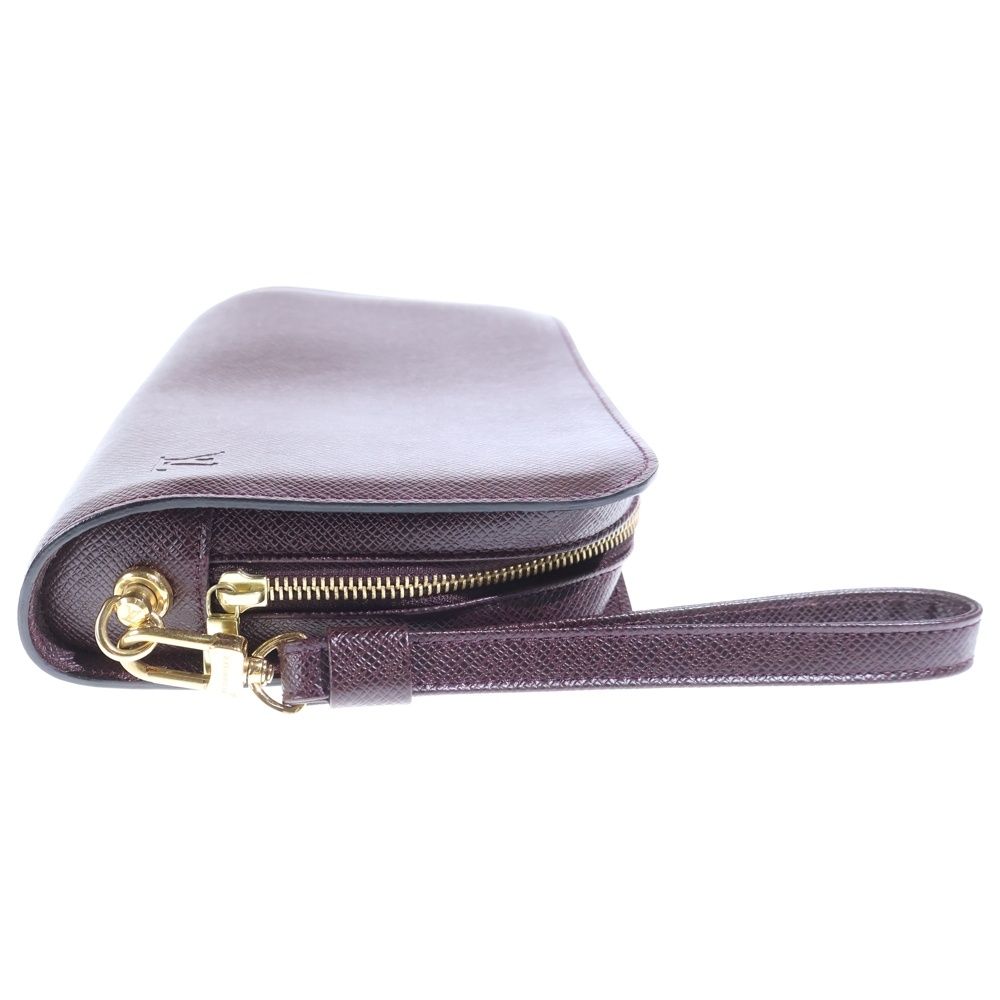 Louis Vuitton Taiga Baikal Grizzly Clutch — view 3