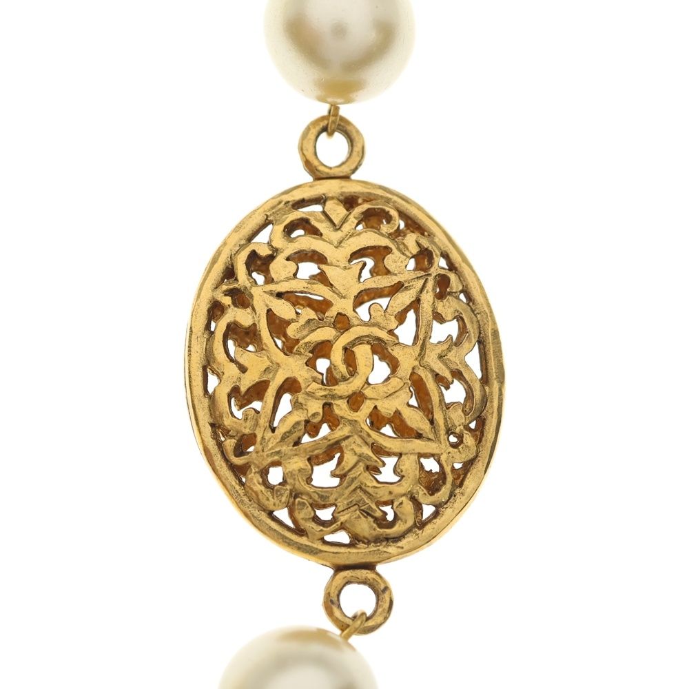 Chanel Pearl Necklace 26 Ivory Gold — view 3