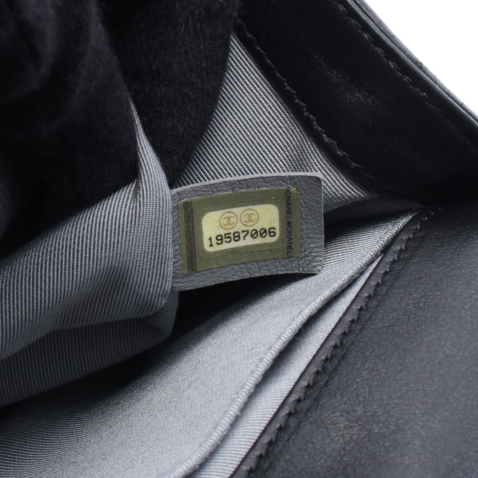 Chanel Shoulder Bag Black Leather Chain — view 5