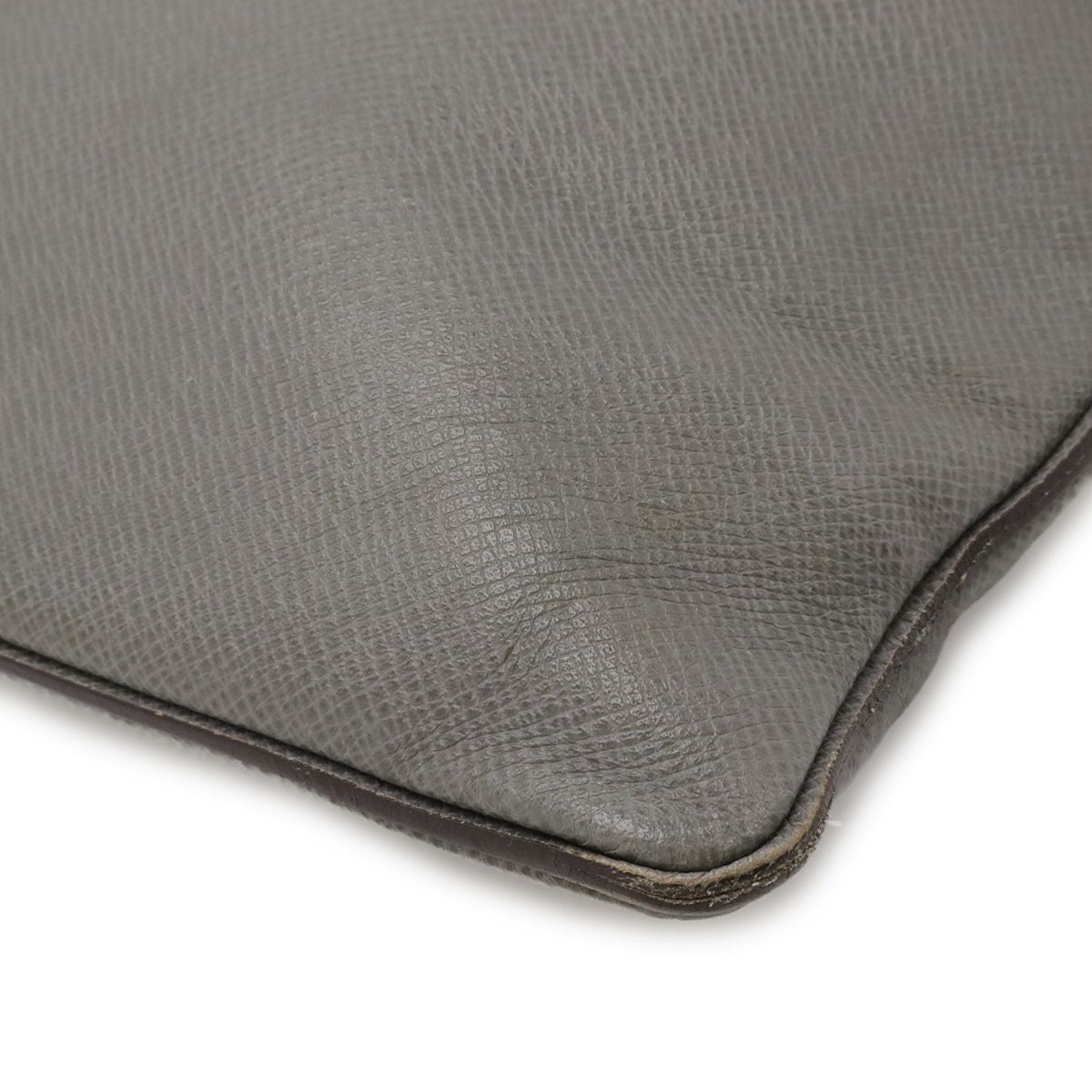 Louis Vuitton Taiga Sasha Shoulder Bag Crossbody Calf Leather Glacier Gray — view 3
