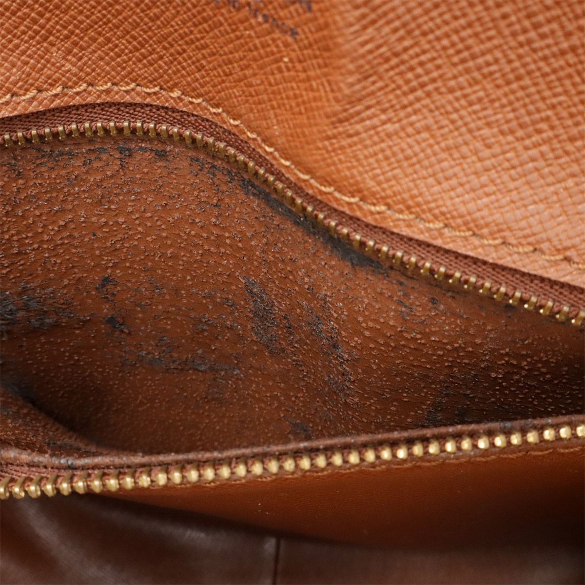 Louis Vuitton Monogram Saint Cloud 24 GM — view 7