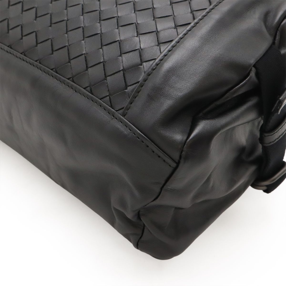 Bottega Veneta Intrecciato Belt Bag Leather Black — view 3