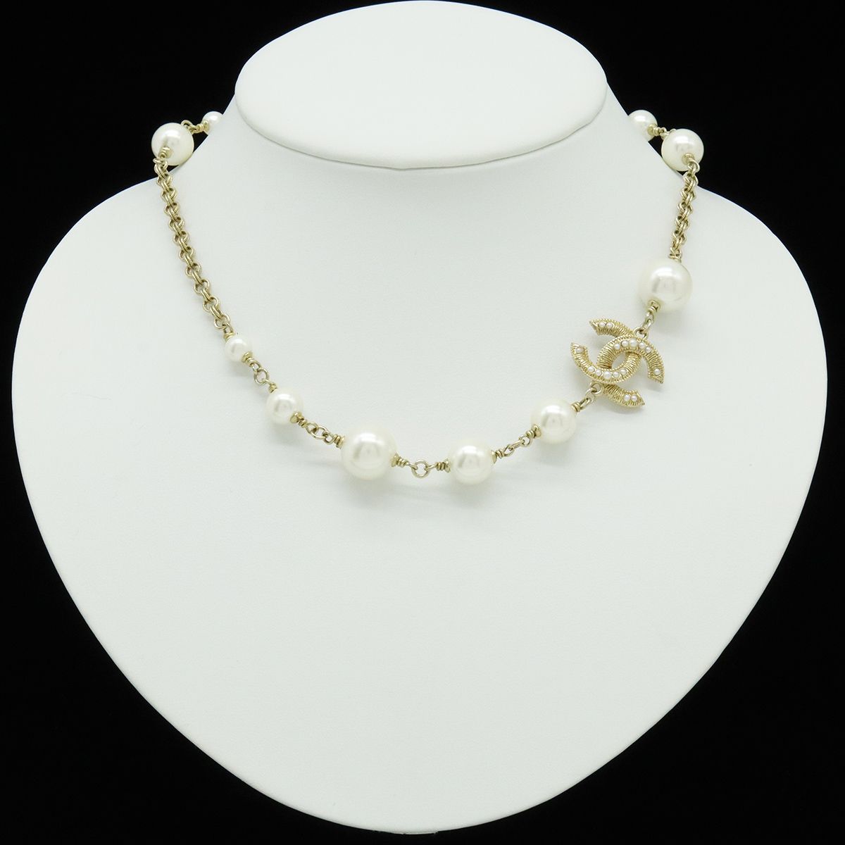 Chanel CC Logo Faux Pearl Necklace Pendant Gold Plated Ivory — view 6