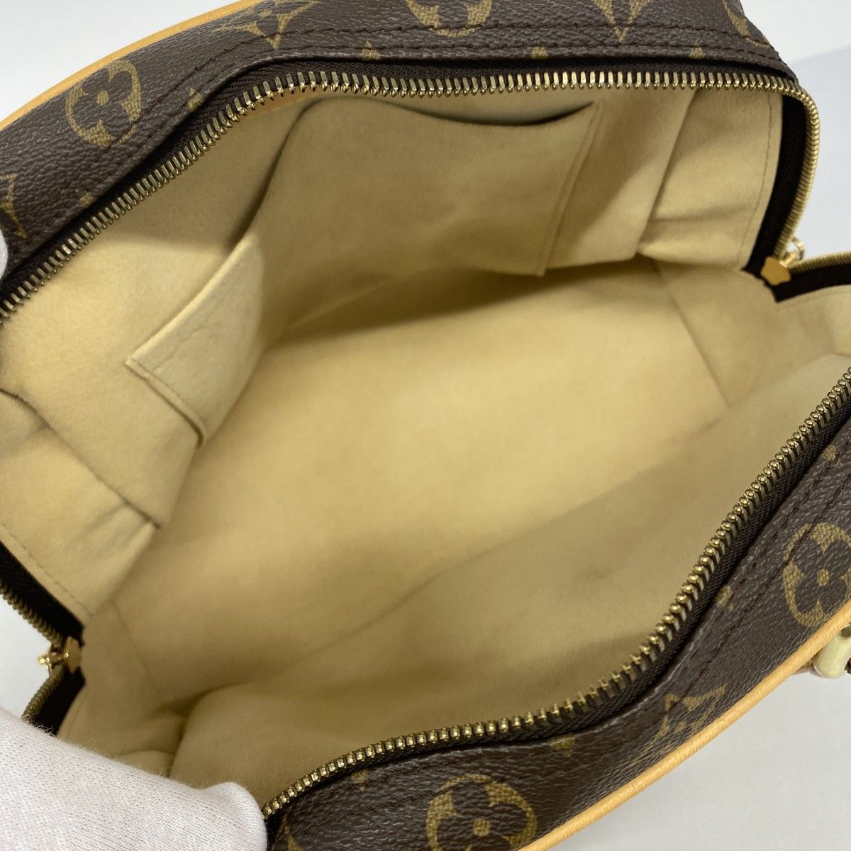 Louis Vuitton Handbag Monogram Manhattan PM Brown — view 4