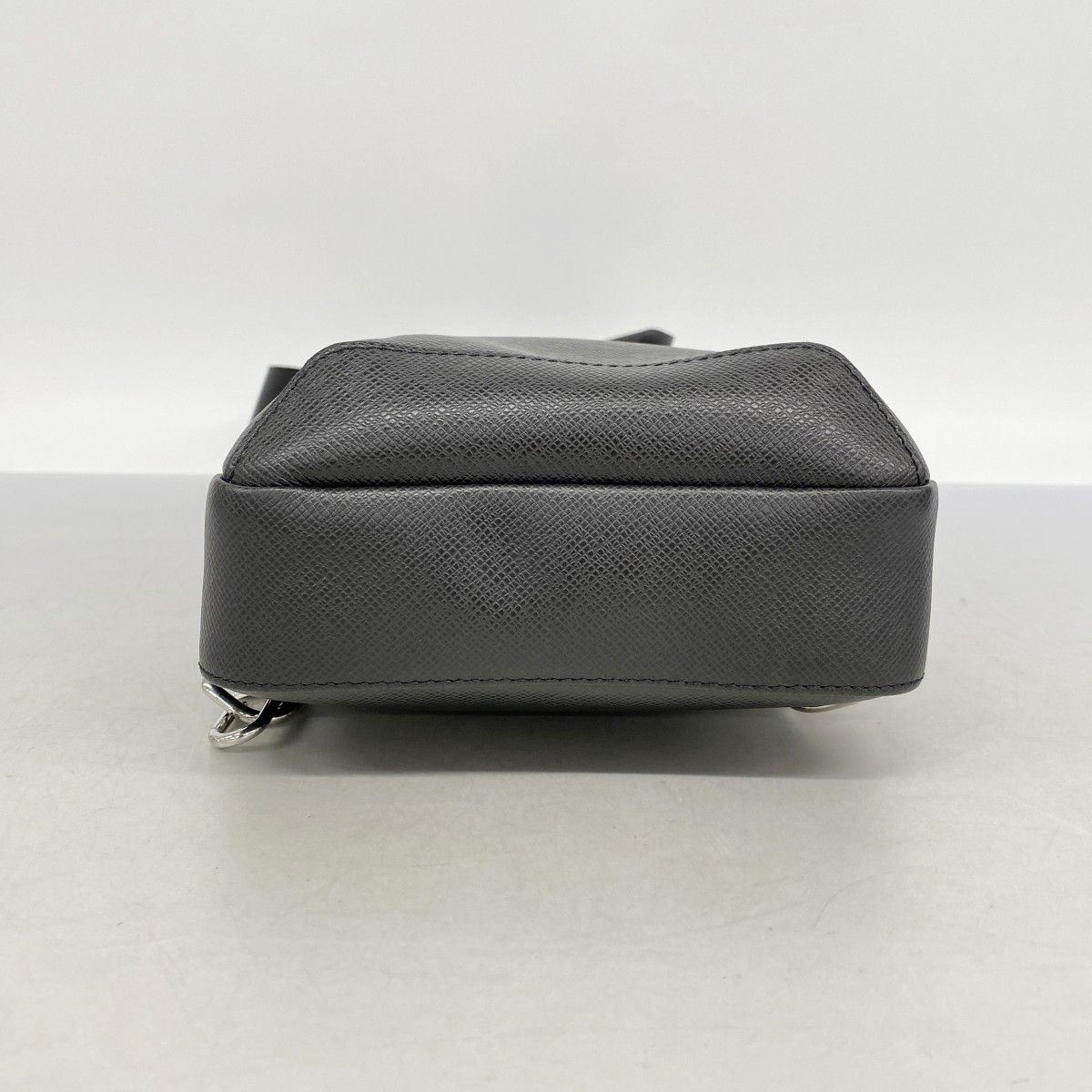 Louis Vuitton Belt Bag Taiga Avenue Noir — view 3