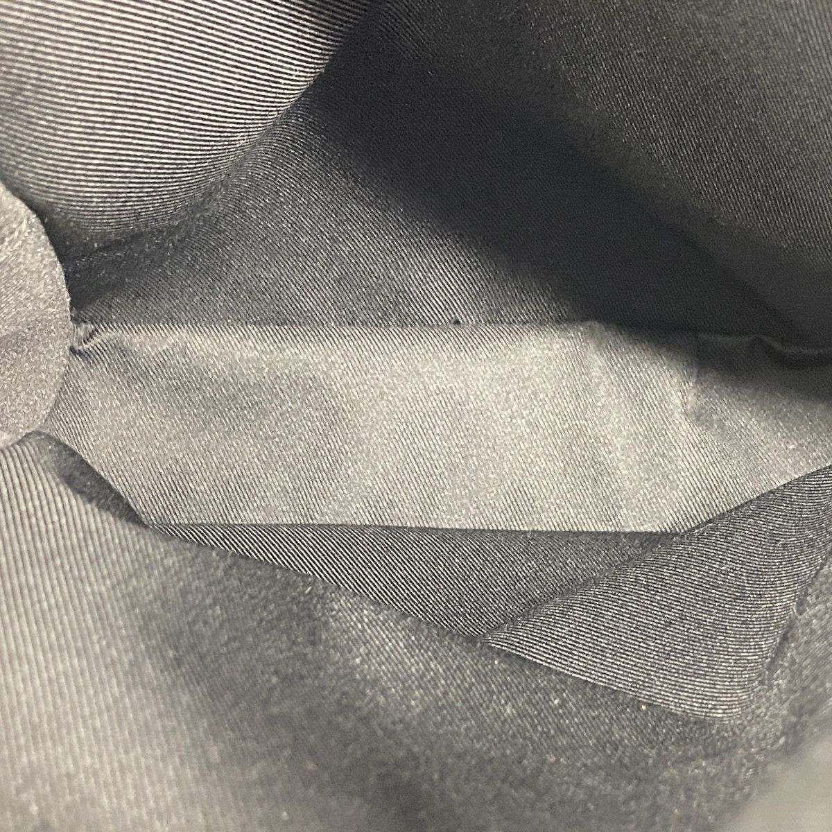 Louis Vuitton Belt Bag Taiga Avenue Noir — view 4