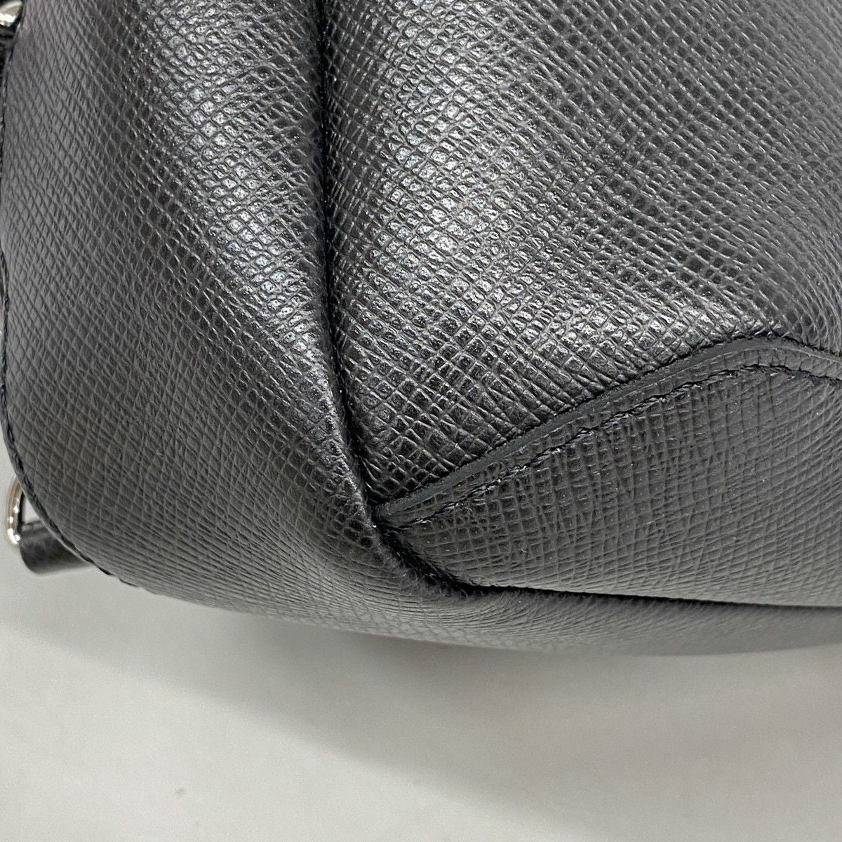 Louis Vuitton Belt Bag Taiga Avenue Noir — view 6