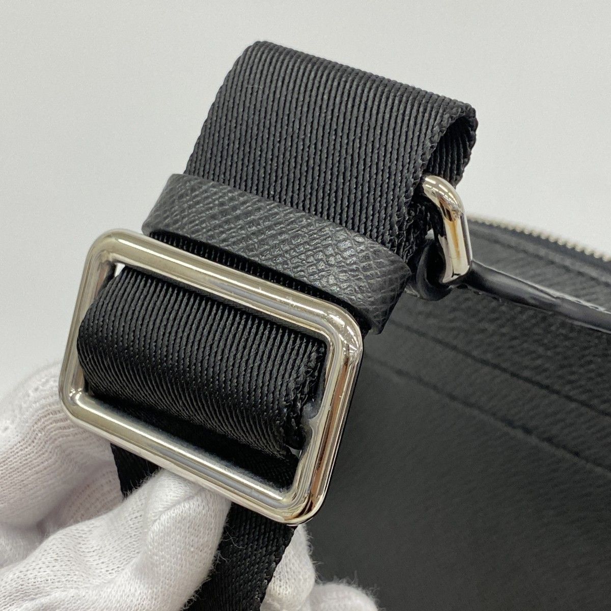 Louis Vuitton Belt Bag Taiga Avenue Noir — view 7
