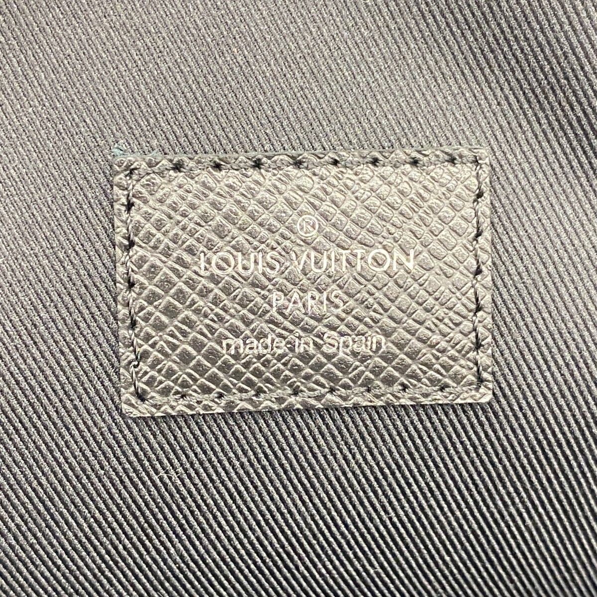 Louis Vuitton Belt Bag Taiga Avenue Noir — view 5