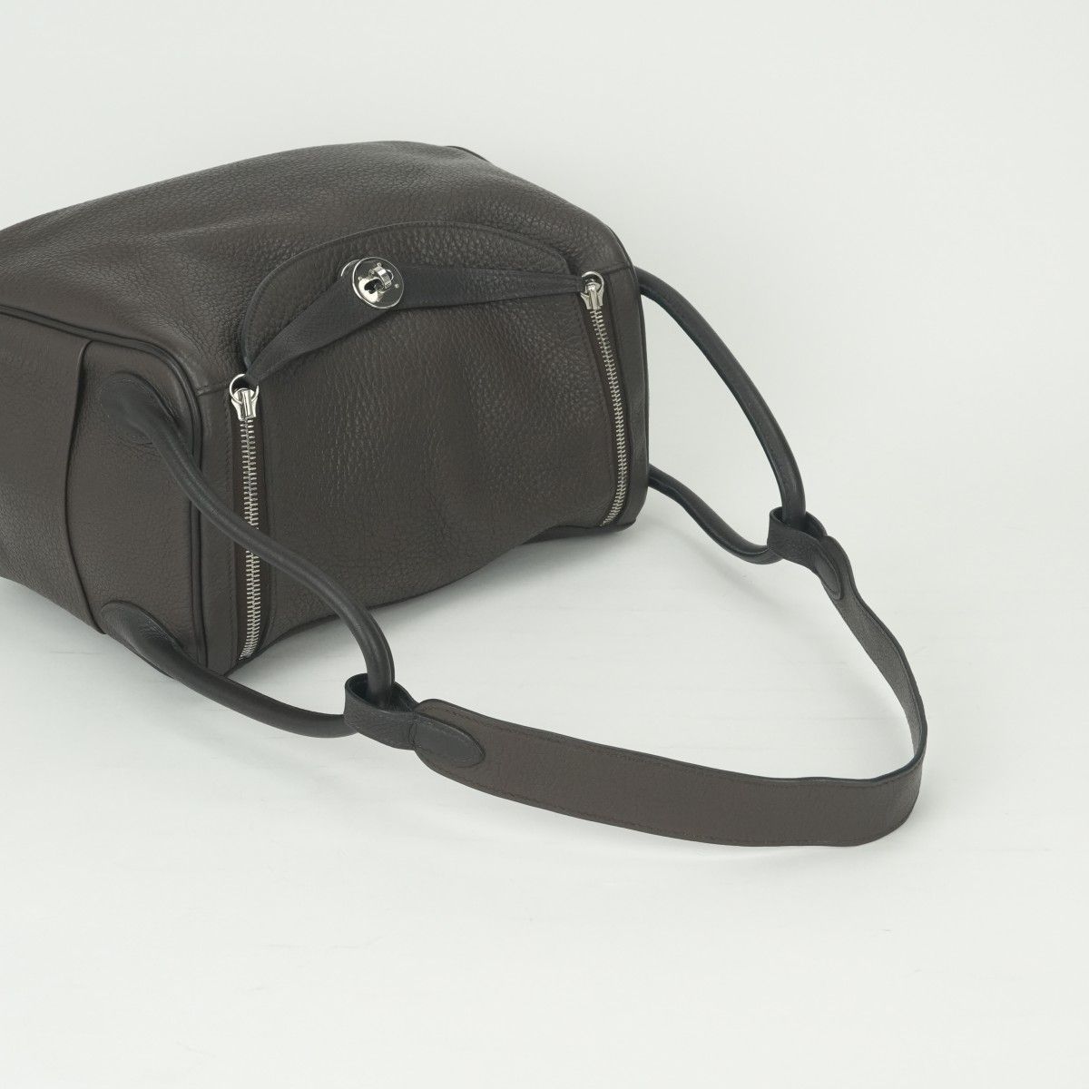 Hermes Lindy 30 Tote Shoulder Bag Taurillon Clemence Havane Chocolate Brown — view 4
