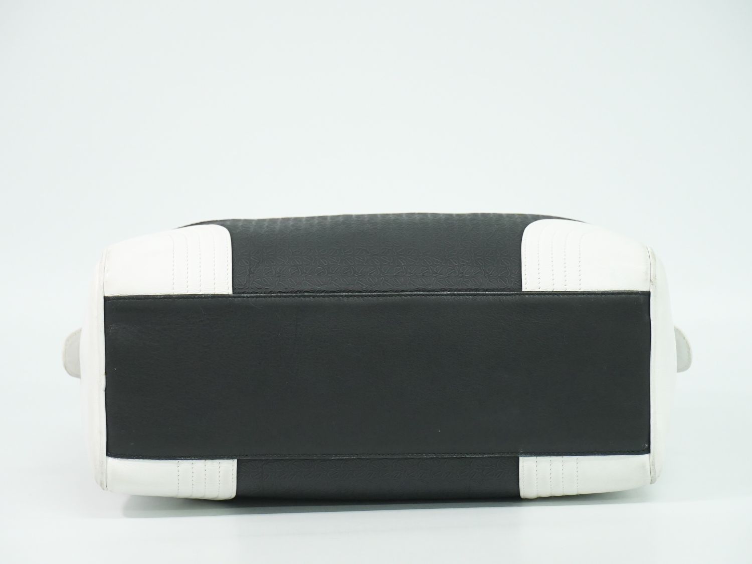 Loewe Repeat Anagram Handbag Leather Black Bag — view 3