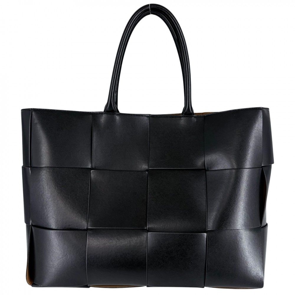 Bottega Veneta Tote Maxi Intrecciato Arco Large Shoulder Bag Leather Black — view 2