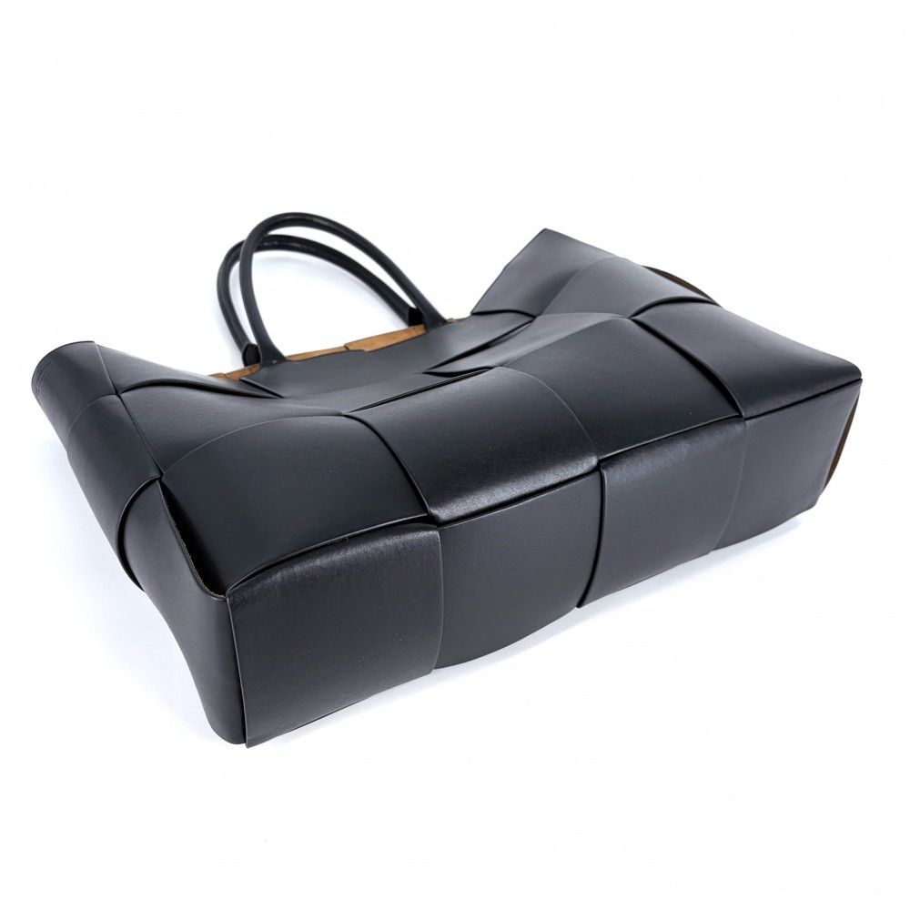 Bottega Veneta Tote Maxi Intrecciato Arco Large Shoulder Bag Leather Black — view 3