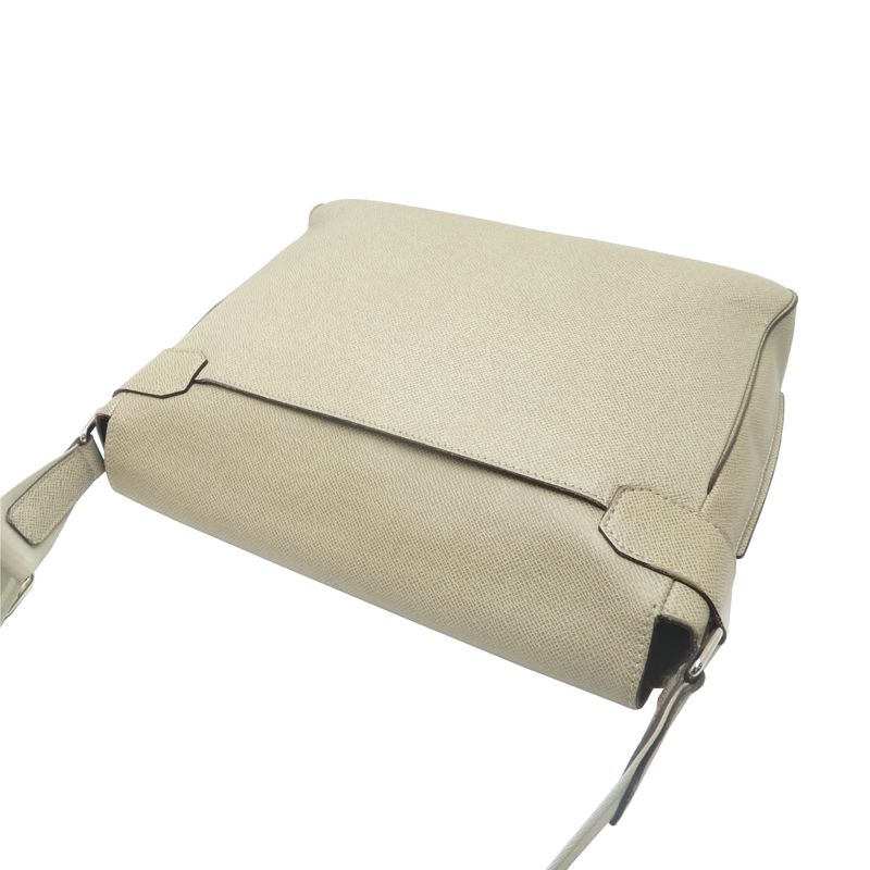 Louis Vuitton Shoulder Bag — view 4