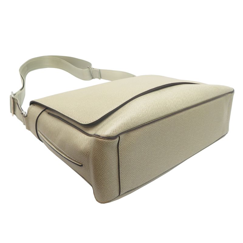Louis Vuitton Shoulder Bag — view 3